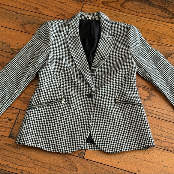 T Tahari Black and White Houndstooth Blazer - Picture 2 of 13